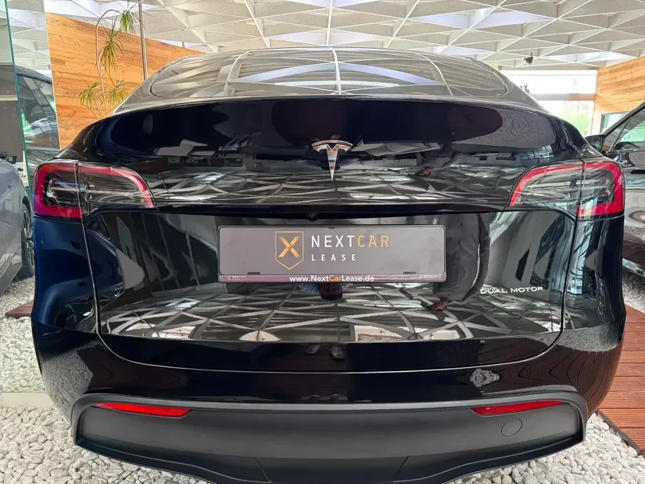 Tesla Model Y Long Range Dual Motor AWD — imagine 5