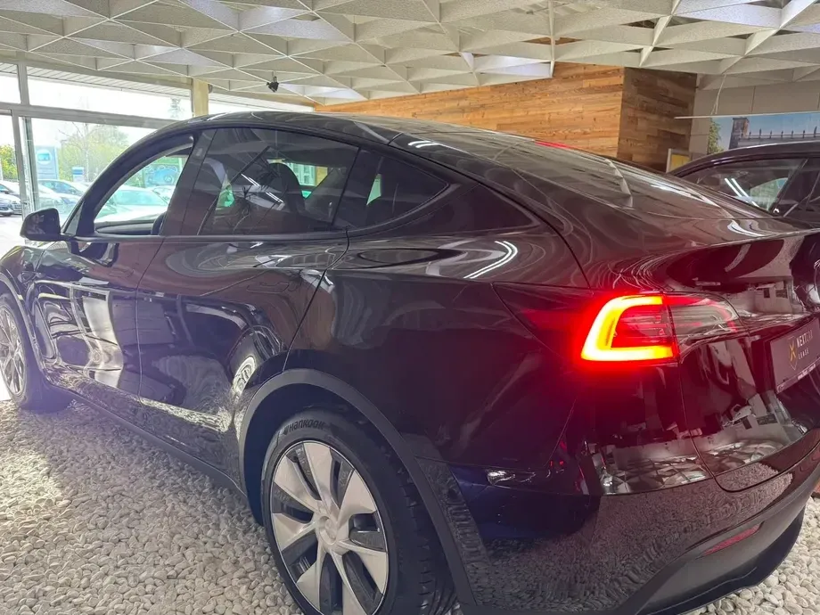 Tesla Model Y Long Range Dual Motor AWD — imagine 6