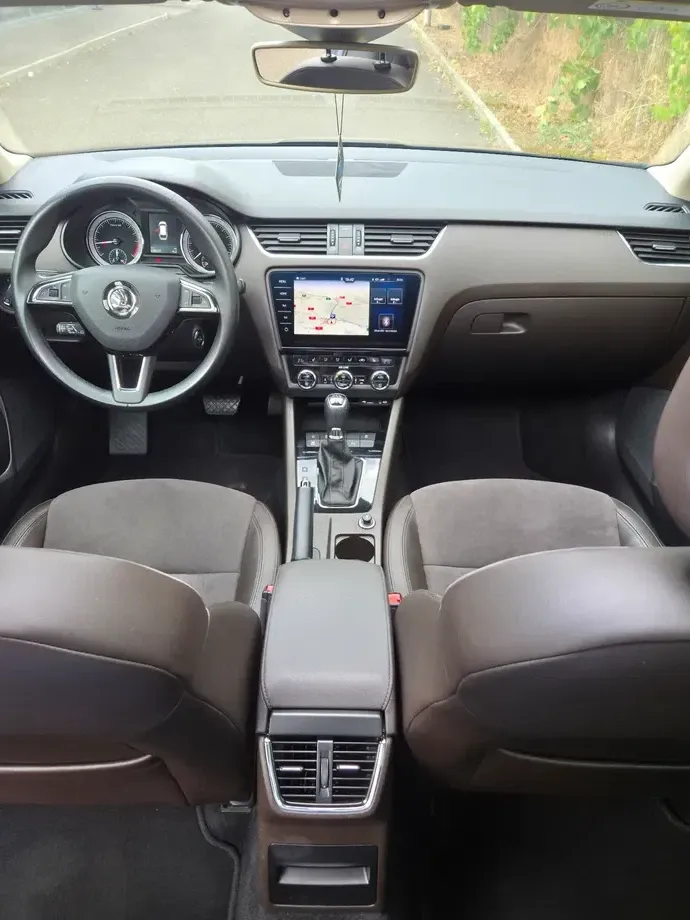 Škoda Octavia III 2.0 TDI DSG 4X4 Laurin & Klement — imagine 7