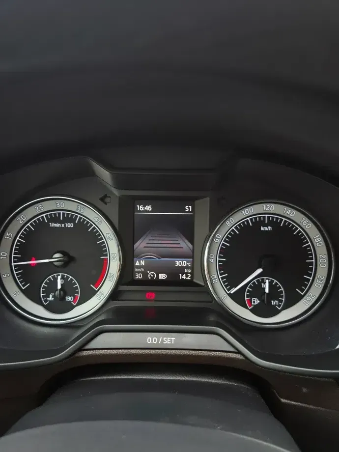 Škoda Octavia III 2.0 TDI DSG 4X4 Laurin & Klement — imagine 9