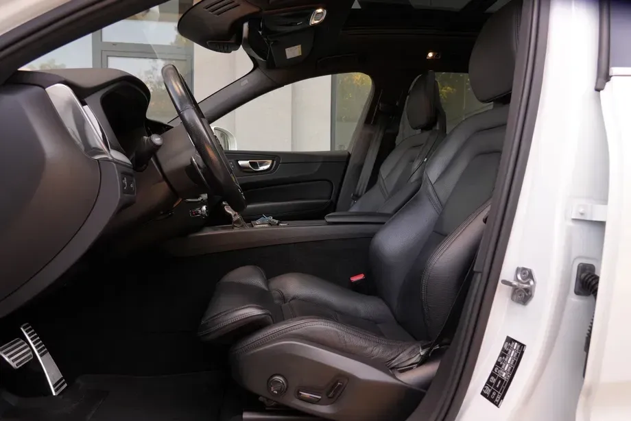 Volvo XC 60 II B4 D AWD Geartronic RDesign — imagine 8