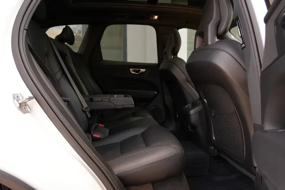 Volvo XC 60 II B4 D AWD Geartronic RDesign — imagine 10