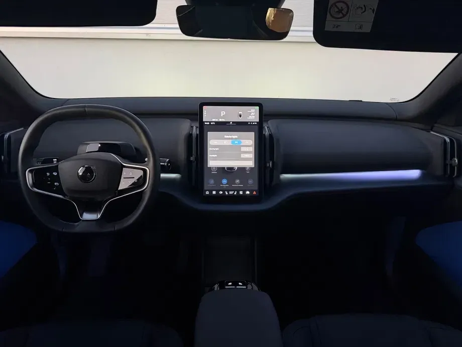 Volvo EX30 Twin Motor Performance Ultra — imagine 5