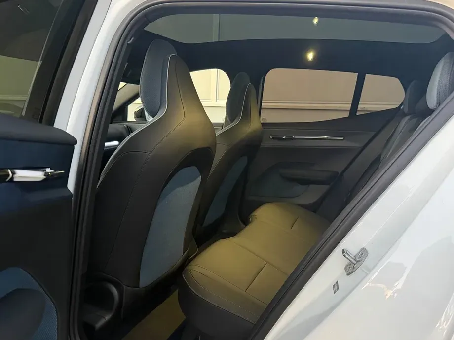 Volvo EX30 Twin Motor Performance Ultra — imagine 7