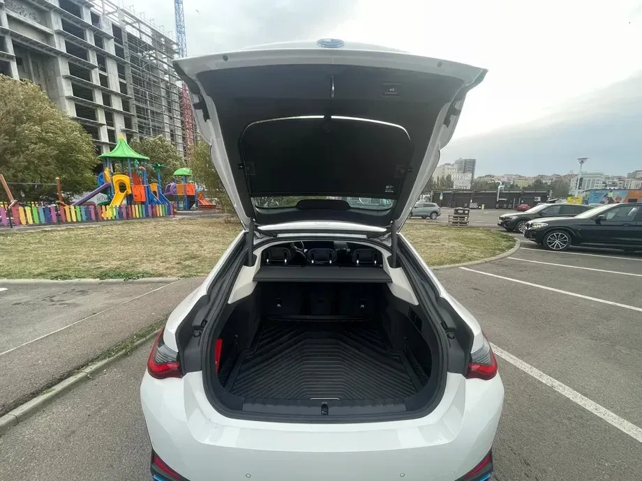 BMW i4 eDrive40 — imagine 9