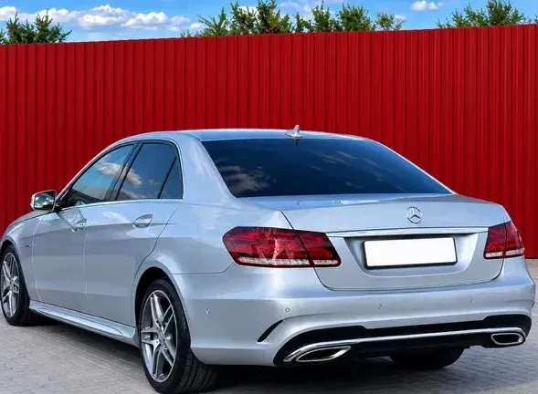 Mercedes-Benz E — imagine 4