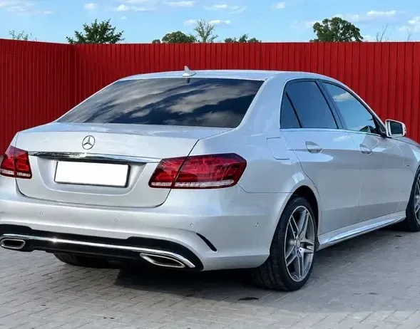 Mercedes-Benz E — imagine 3