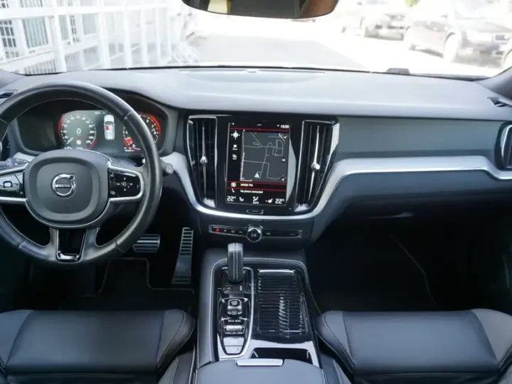 Volvo V60 II T6 AWD Recharge Geartronic RDesign