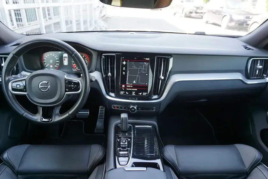 Volvo V60 II T6 AWD Recharge Geartronic RDesign — imagine 3