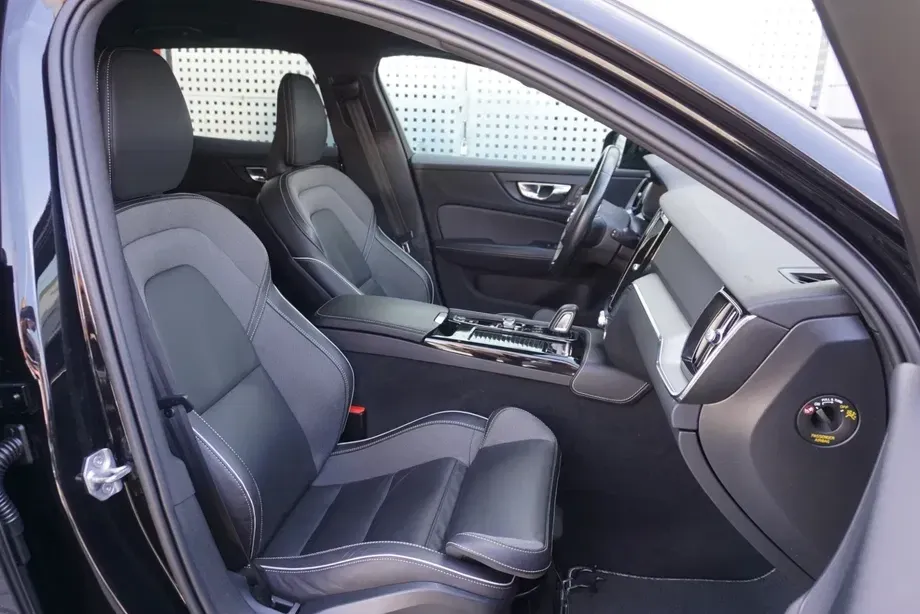 Volvo V60 II T6 AWD Recharge Geartronic RDesign — imagine 6