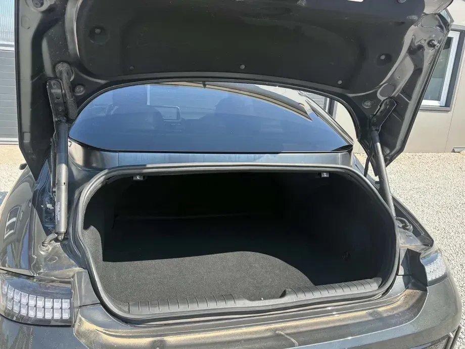 Hyundai IONIQ — imagine 7