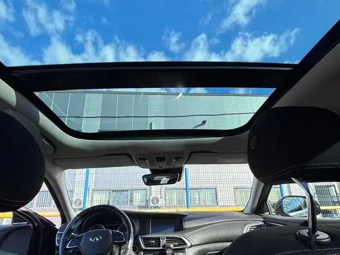 Infiniti QX30