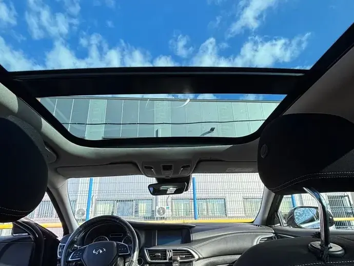 Infiniti QX30