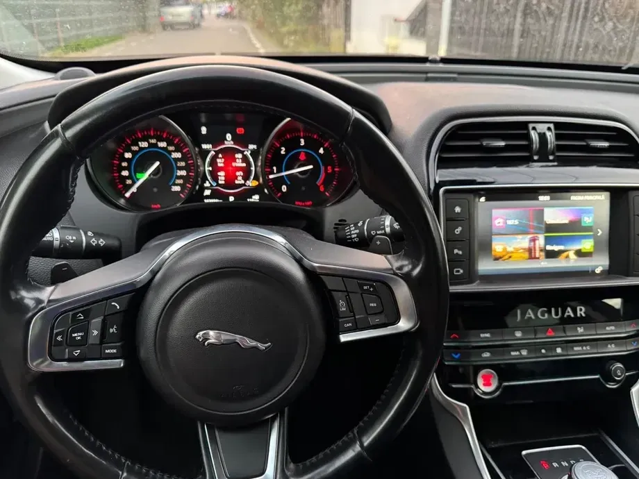 Jaguar XE — imagine 7