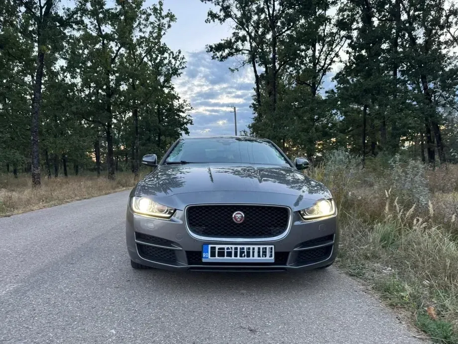 Jaguar XE — imagine 8