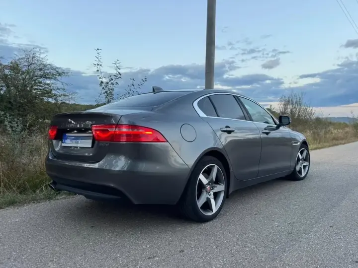 Jaguar XE