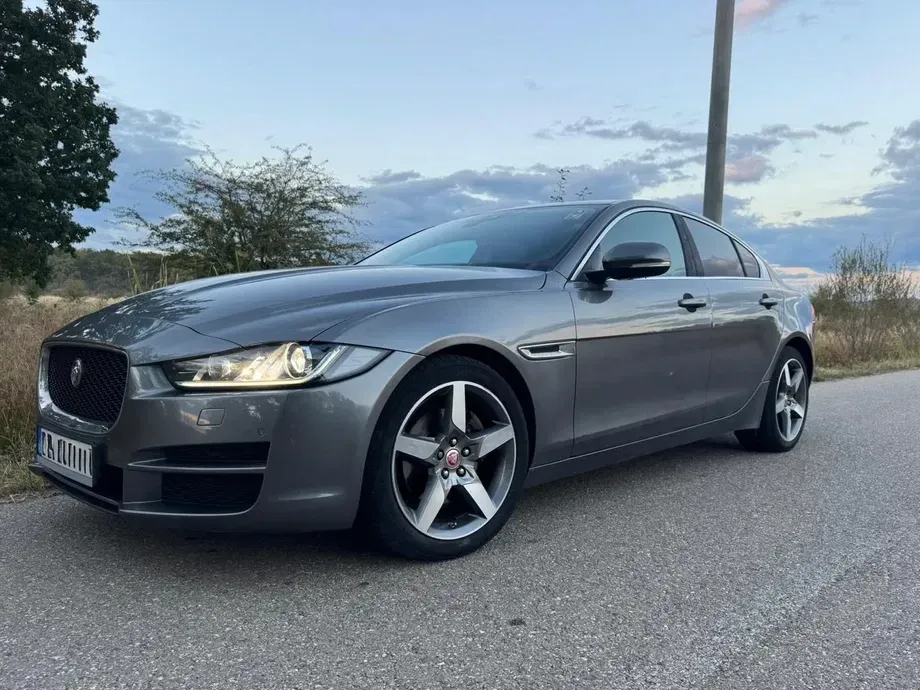 Jaguar XE — imagine 2