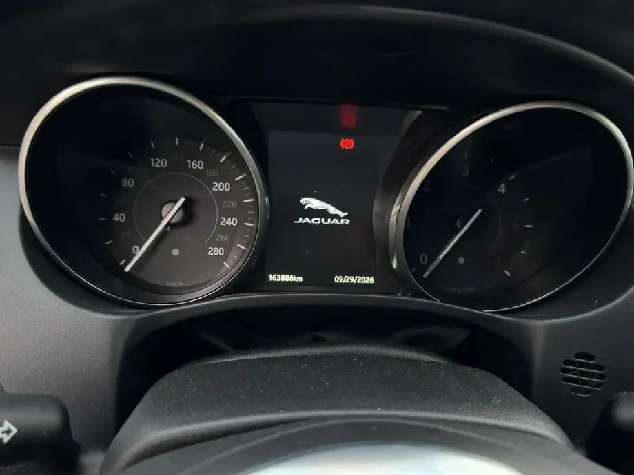 Jaguar XE — imagine 6