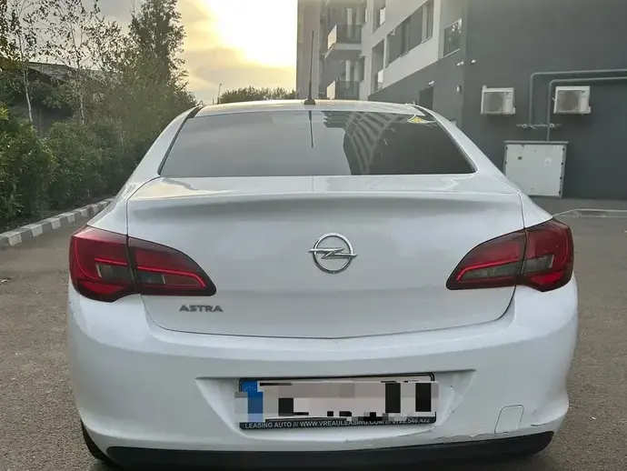 Opel Astra J