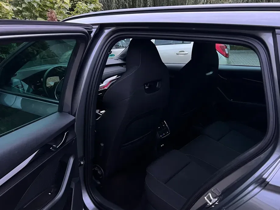 Škoda Octavia 2.0 TDI DSG Sportline — imagine 10