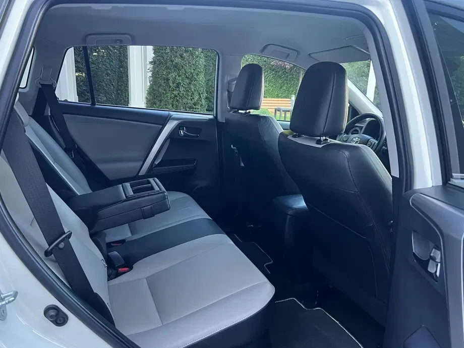 Toyota RAV4 2.5 4x2 Executive — imagine 8