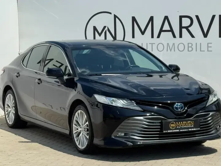 Toyota Camry VIII Luxury