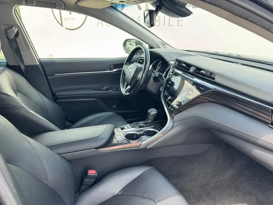 Toyota Camry VIII Luxury — imagine 9