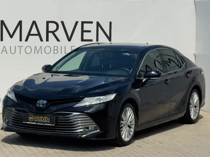 Toyota Camry VIII Luxury