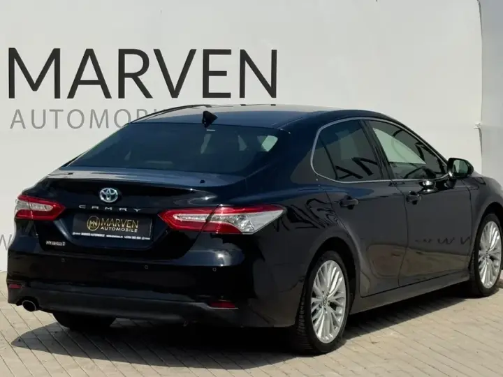 Toyota Camry VIII Luxury
