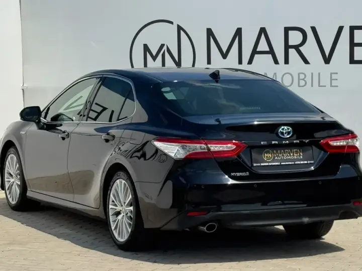 Toyota Camry VIII Luxury