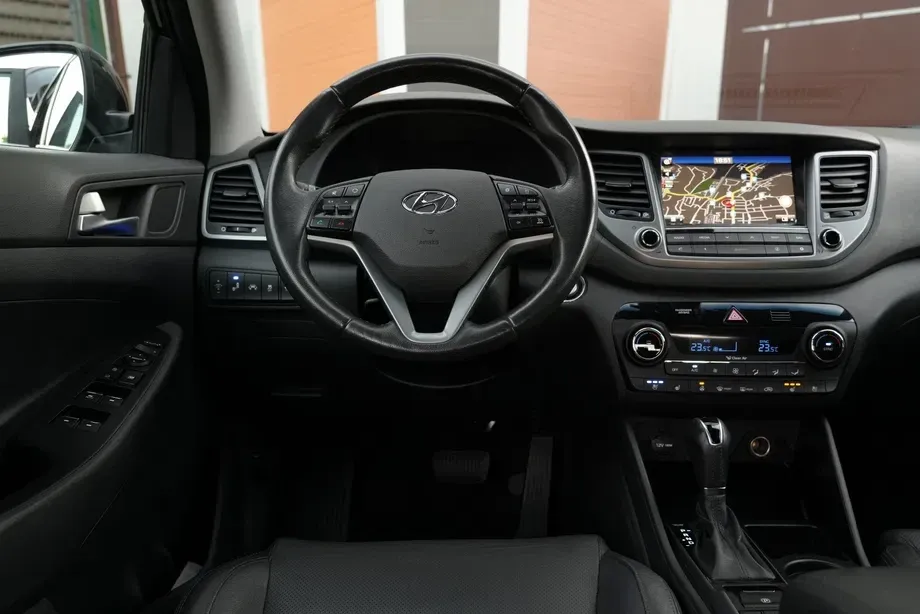 Hyundai Tucson III 2.0 CRDI 4WD Automatik Premium — imagine 9