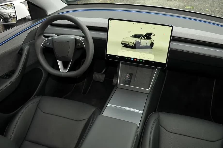 Tesla Model Y Long Range Dual Motor AWD — imagine 9