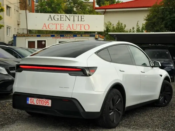 Tesla Model Y Long Range Dual Motor AWD
