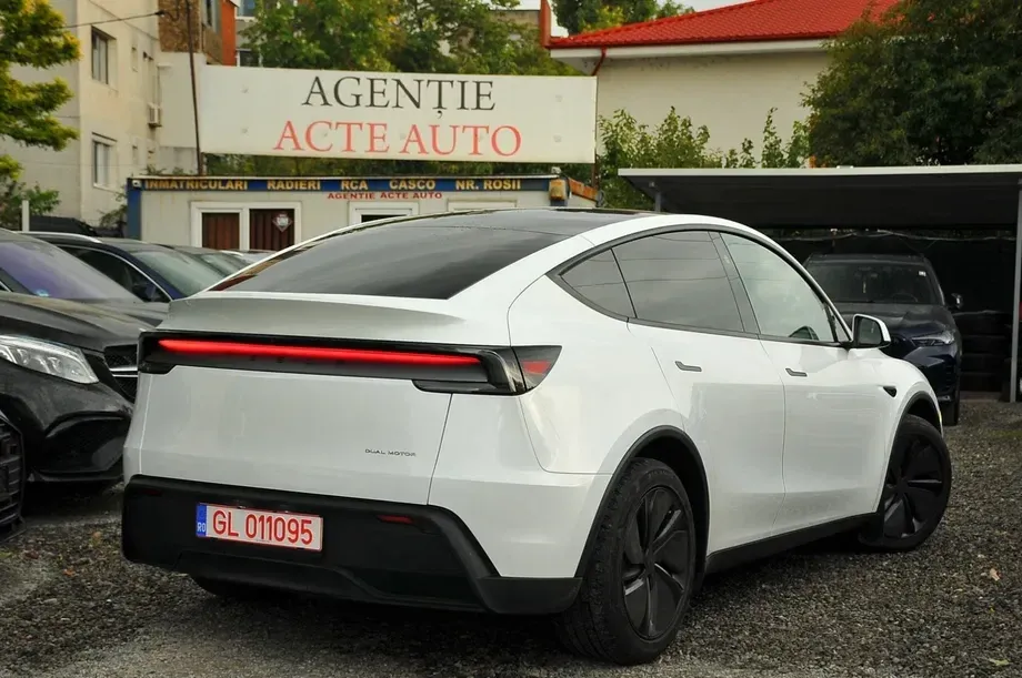 Tesla Model Y Long Range Dual Motor AWD — imagine 2