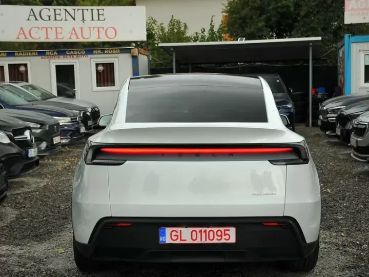 Tesla Model Y Long Range Dual Motor AWD