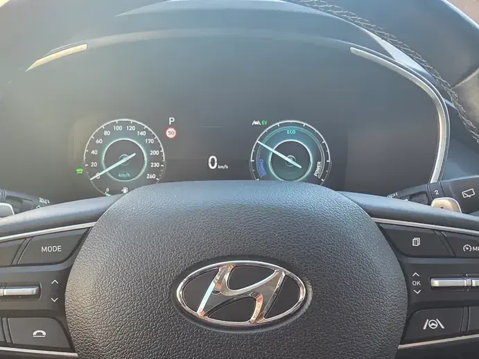 Hyundai Santa Fe IV 1.6 l 230 CP 4WD 6AT Luxury