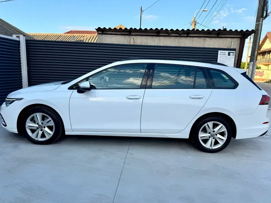 Volkswagen Golf VIII 1.0 TSI Life — imagine 8