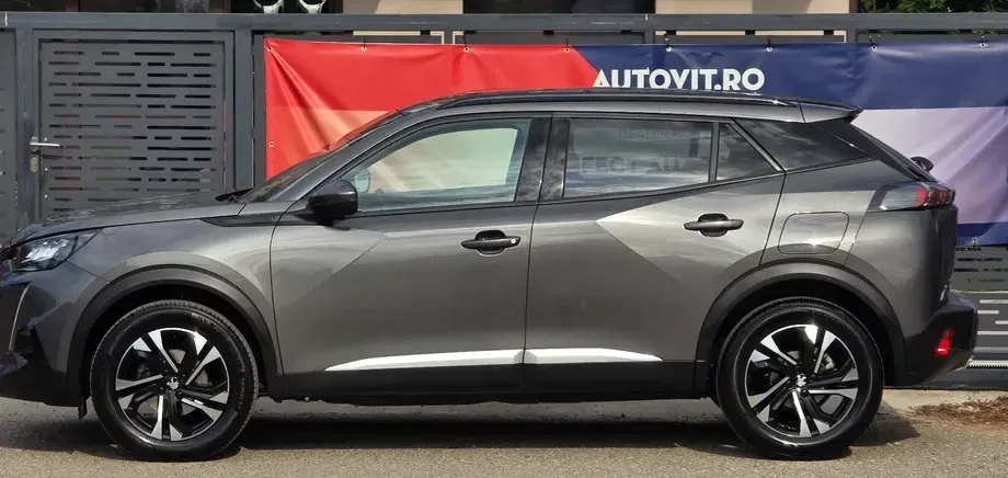 Peugeot 2008 PureTech 130 EAT8 GT Pack — imagine 9