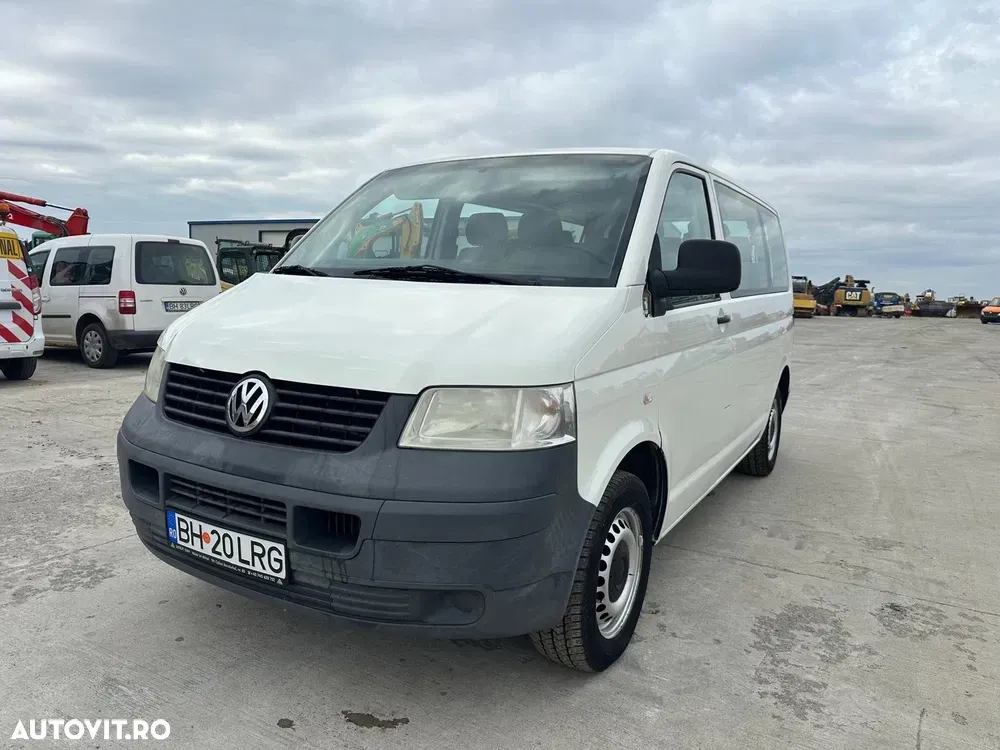 Volkswagen Transporter Caravelle Trendline Scurt — imagine 3