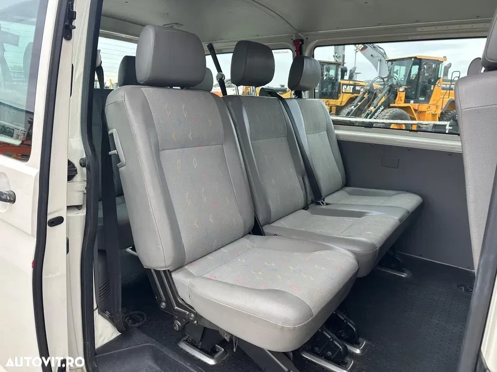 Volkswagen Transporter Caravelle Trendline Scurt — imagine 6