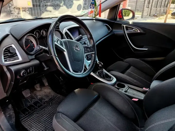Opel Astra J