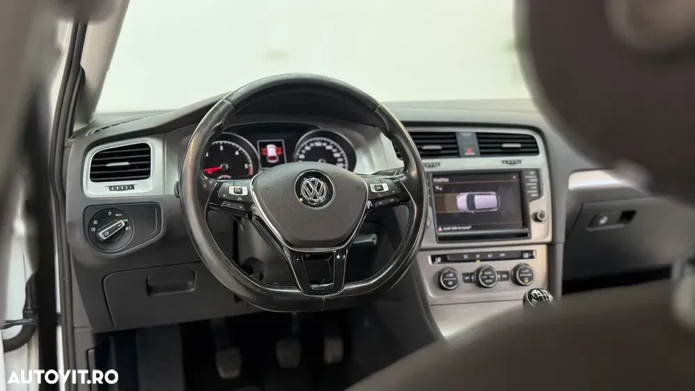 Volkswagen Golf — imagine 5