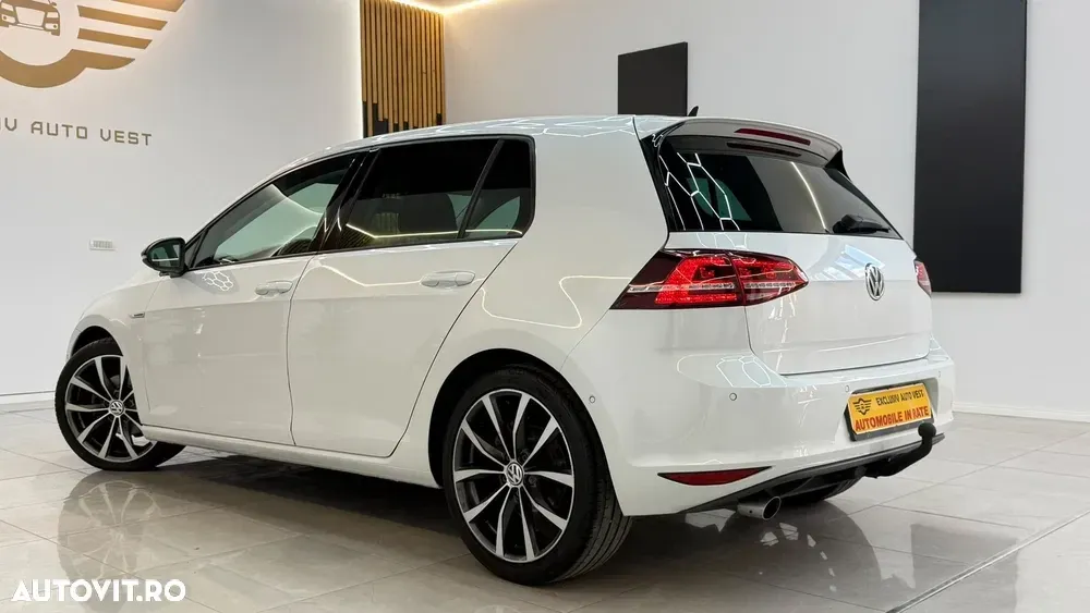 Volkswagen Golf — imagine 3