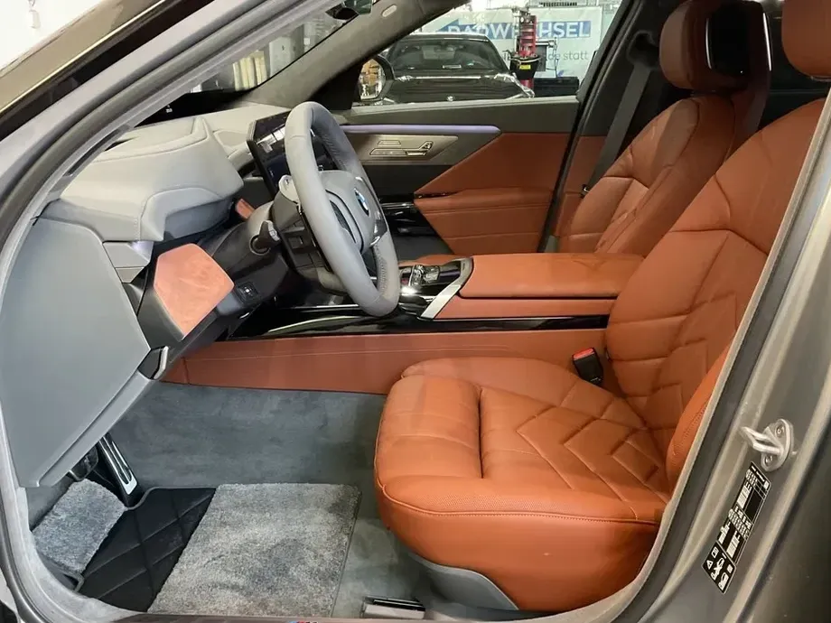 BMW Seria 7 740 xDrive MHEV — imagine 7