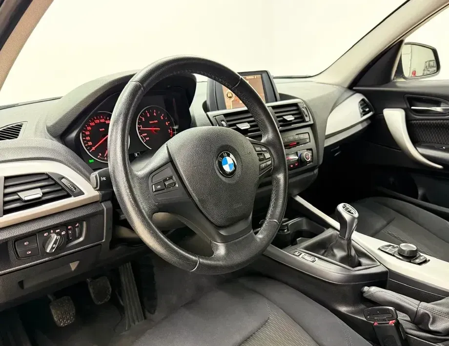 BMW Seria 1 F20/F21 116i — imagine 5