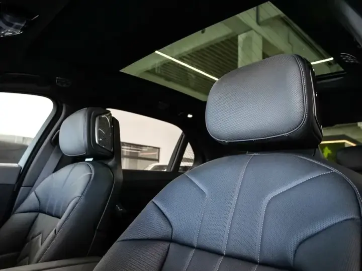 BMW Seria 7 G70 740 xDrive