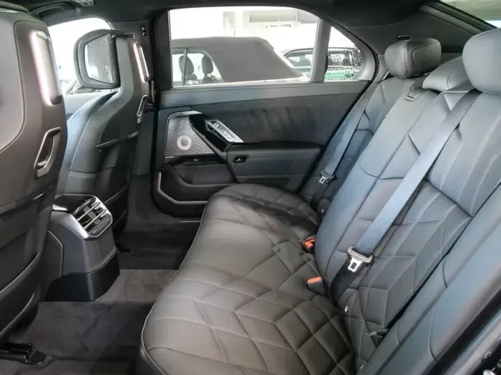 BMW Seria 7 G70 740 xDrive