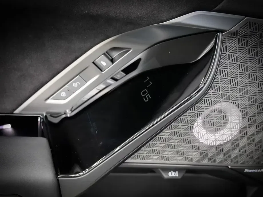 BMW Seria 7 G70 740 xDrive — imagine 7