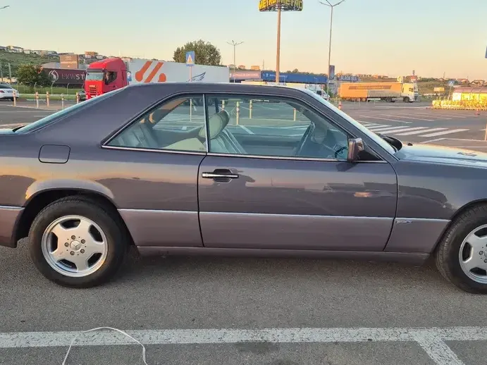Mercedes-Benz W124