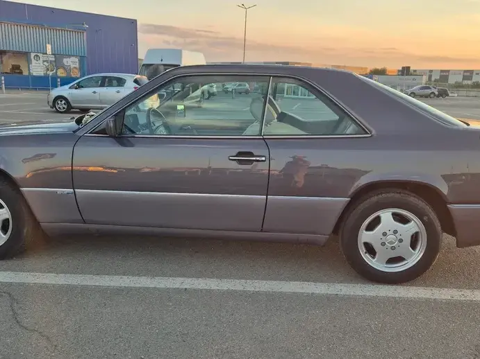 Mercedes-Benz W124